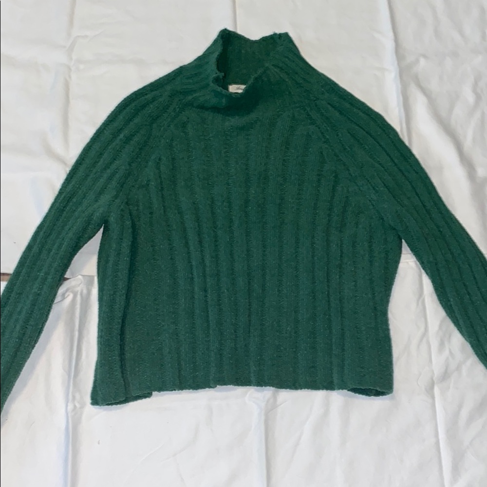 american eagle sweater hardly ever worn